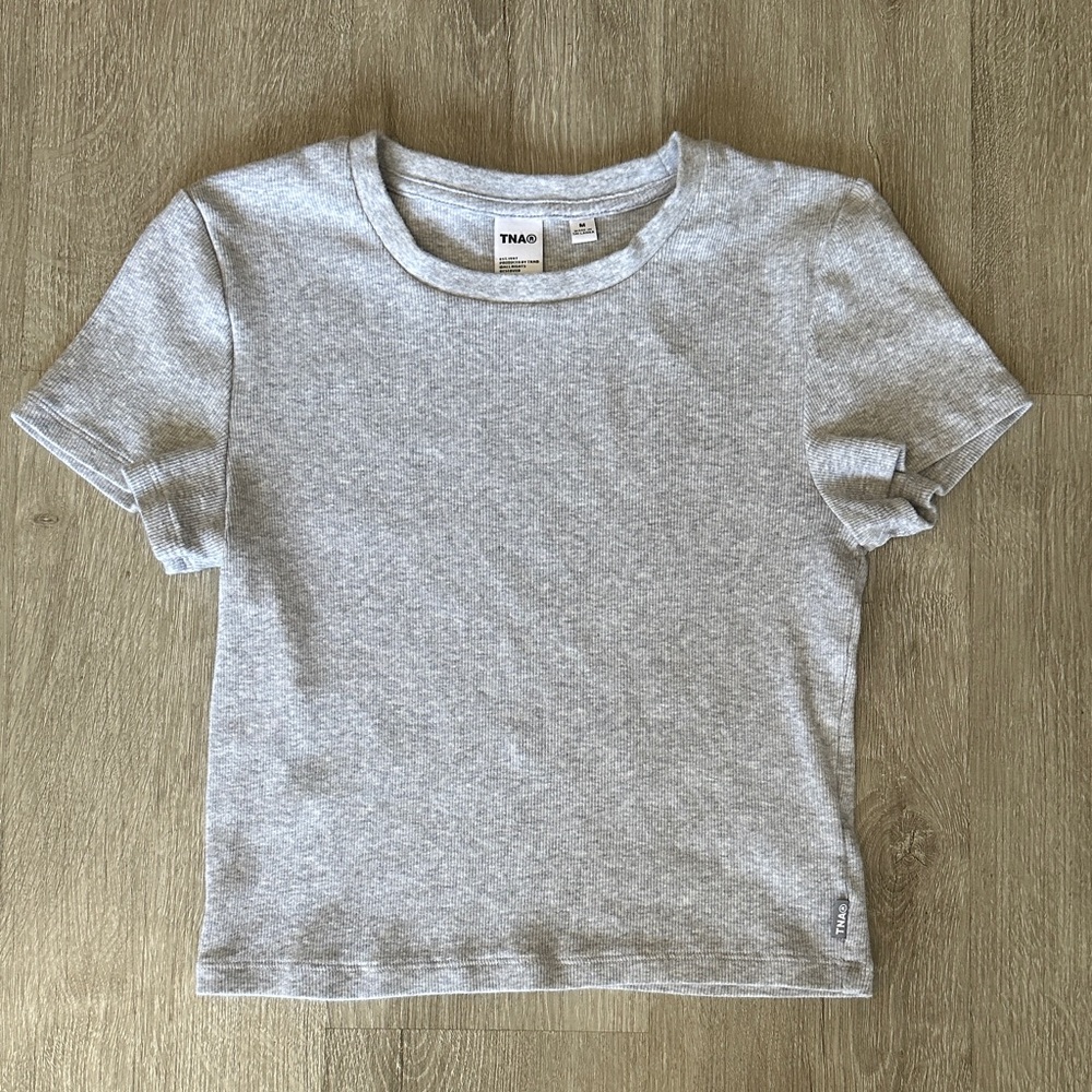 Aritzia TNA Light Heather Gray Cropped Top Size Medium